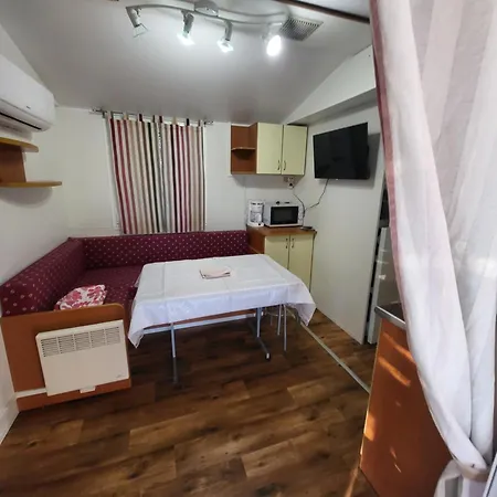 Mobilna Kucica Lägenhet Starigrad Paklenica